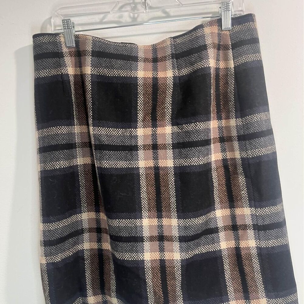 large plaid skirt - Picture 2 of 3